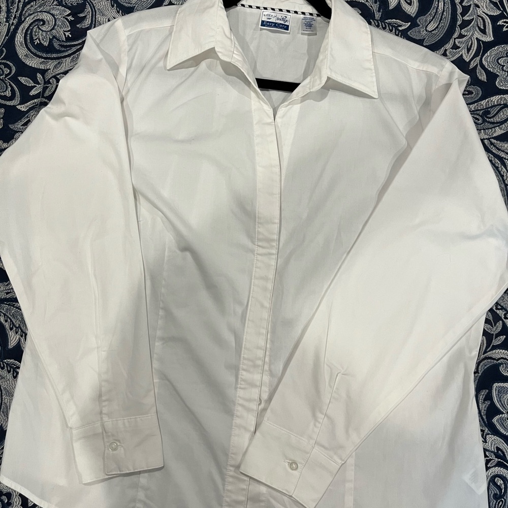 White Easy Care Ling Sleeve Blouse